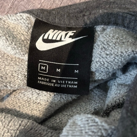 Nike Women’s Hoodie - Picture 6 of 7